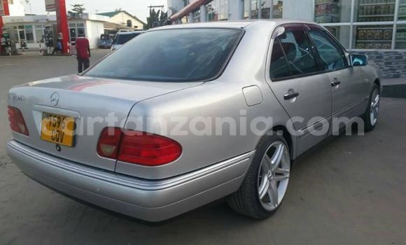 Nunua Ilio tumika Mercedes‒Benz E–Class Fedha Gari ndani ya Dar es Salaam nchini Dar es Salaam Nunua Ilio tumika Mercedes‒Benz E–Class Fedha Gari ndani ya Dar es Salaam nchini Dar es Salaam