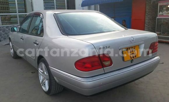 Nunua Ilio tumika Mercedes‒Benz E–Class Fedha Gari ndani ya Dar es Salaam nchini Dar es Salaam Nunua Ilio tumika Mercedes‒Benz E–Class Fedha Gari ndani ya Dar es Salaam nchini Dar es Salaam