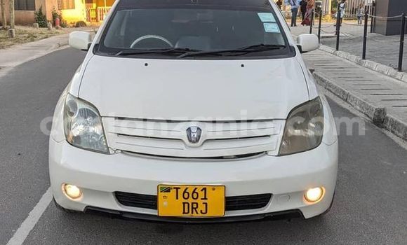 Nunua Ilio tumika Toyota IST Nyingine Gari ndani ya Dar es Salaam nchini Dar es Salaam