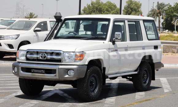 Nunua Imported Toyota Land Cruiser Nyeupe Gari ndani ya Dar es Salaam nchini Dar es Salaam Nunua Imported Toyota Land Cruiser Nyeupe Gari ndani ya Dar es Salaam nchini Dar es Salaam