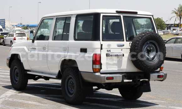 Nunua Imported Toyota Land Cruiser Nyeupe Gari ndani ya Dar es Salaam nchini Dar es Salaam Nunua Imported Toyota Land Cruiser Nyeupe Gari ndani ya Dar es Salaam nchini Dar es Salaam