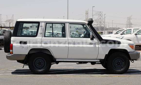 Nunua Imported Toyota Land Cruiser Nyeupe Gari ndani ya Dar es Salaam nchini Dar es Salaam Nunua Imported Toyota Land Cruiser Nyeupe Gari ndani ya Dar es Salaam nchini Dar es Salaam