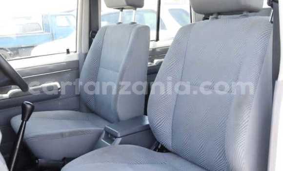 Nunua Imported Toyota Land Cruiser Nyeupe Gari ndani ya Dar es Salaam nchini Dar es Salaam Nunua Imported Toyota Land Cruiser Nyeupe Gari ndani ya Dar es Salaam nchini Dar es Salaam