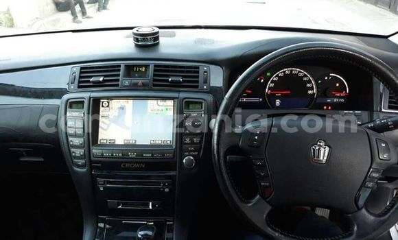 Nunua Ilio tumika Toyota Crown Nyeupe Gari ndani ya Dar es Salaam nchini Dar es Salaam Nunua Ilio tumika Toyota Crown Nyeupe Gari ndani ya Dar es Salaam nchini Dar es Salaam