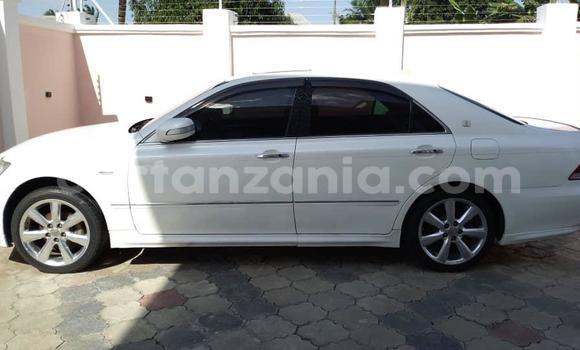Buy Used Toyota Crown White Car in Dar es Salaam in Dar es Salaam Buy Used Toyota Crown White Car in Dar es Salaam in Dar es Salaam