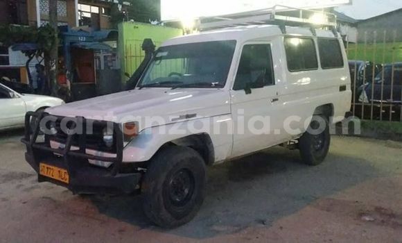 Nunua Ilio tumika Toyota Land Cruiser Nyeupe Gari ndani ya Dar es Salaam nchini Dar es Salaam Nunua Ilio tumika Toyota Land Cruiser Nyeupe Gari ndani ya Dar es Salaam nchini Dar es Salaam