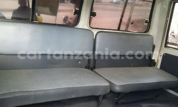 Nunua Ilio tumika Toyota Land Cruiser Nyeupe Gari ndani ya Dar es Salaam nchini Dar es Salaam Nunua Ilio tumika Toyota Land Cruiser Nyeupe Gari ndani ya Dar es Salaam nchini Dar es Salaam