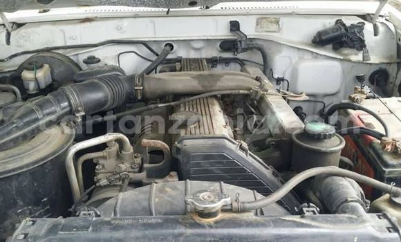 Nunua Ilio tumika Toyota Land Cruiser Nyeupe Gari ndani ya Dar es Salaam nchini Dar es Salaam Nunua Ilio tumika Toyota Land Cruiser Nyeupe Gari ndani ya Dar es Salaam nchini Dar es Salaam