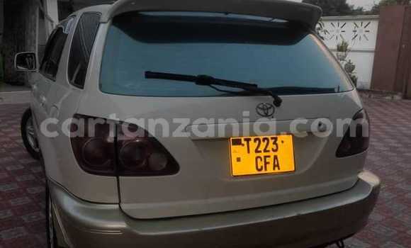 Buy Used Toyota Harrier White Car in Bagamoyo in Pwani Buy Used Toyota Harrier White Car in Bagamoyo in Pwani