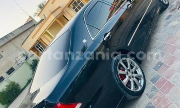 Nunua Ilio tumika Toyota Crown Nyeusi Gari ndani ya Bagamoyo nchini Pwani Nunua Ilio tumika Toyota Crown Nyeusi Gari ndani ya Bagamoyo nchini Pwani