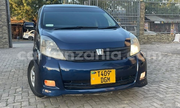 Buy Used Toyota ISis Black Car in Babati Urban in Manyara