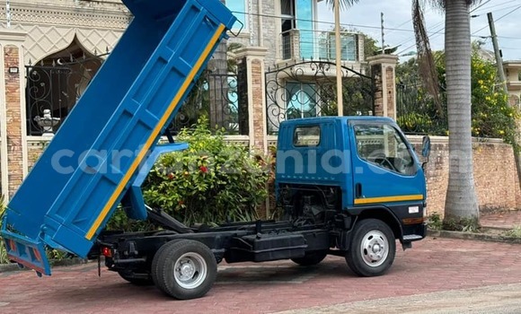 Nunua Ilio tumika Mitsubishi Carisma Bluu Gari ndani ya Vijijini vya Babati nchini Manyara Nunua Ilio tumika Mitsubishi Carisma Bluu Gari ndani ya Vijijini vya Babati nchini Manyara