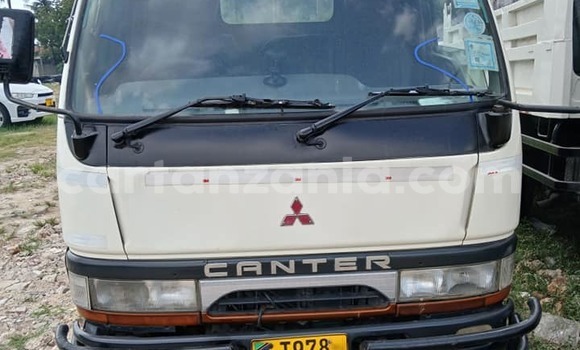 Buy Used Mitsubishi Carisma White Car in Bahi in Dodoma
