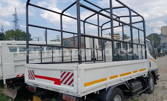 Nunua Ilio tumika Mitsubishi Carisma Nyeupe Gari ndani ya Bahi nchini Dodoma Nunua Ilio tumika Mitsubishi Carisma Nyeupe Gari ndani ya Bahi nchini Dodoma