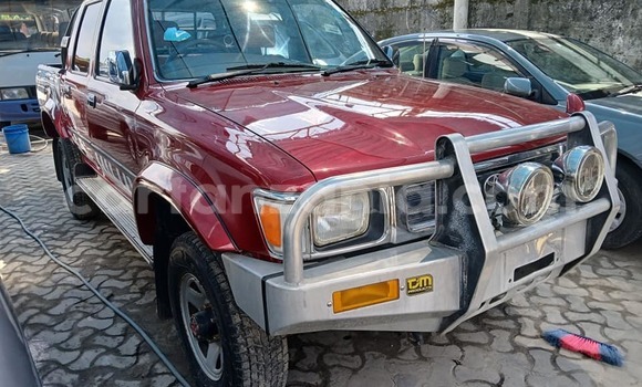 Nunua Ilio tumika Toyota Hilux Nyekundu Gari ndani ya Babati Mjini nchini Manyara
