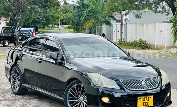 Nunua Ilio tumika Toyota Crown Nyeusi Gari ndani ya Babati Mjini nchini Manyara Nunua Ilio tumika Toyota Crown Nyeusi Gari ndani ya Babati Mjini nchini Manyara
