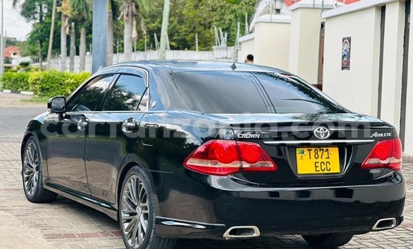 Nunua Ilio tumika Toyota Crown Nyeusi Gari ndani ya Babati Mjini nchini Manyara Nunua Ilio tumika Toyota Crown Nyeusi Gari ndani ya Babati Mjini nchini Manyara