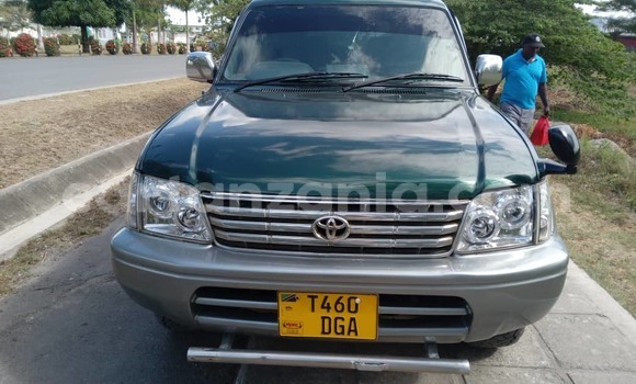 Buy Used Toyota Land Cruiser Prado Green Car in Dar es Salaam in Dar es Salaam