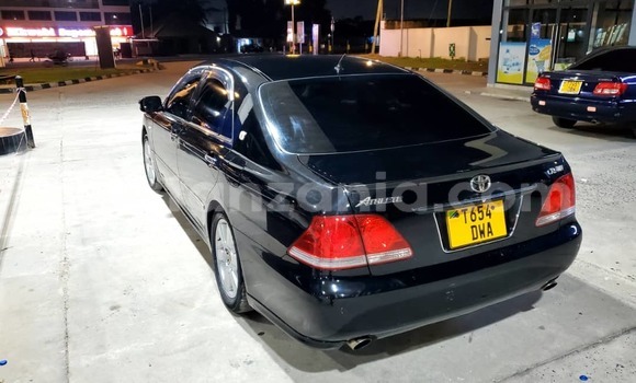 Nunua Ilio tumika Toyota Crown Nyeusi Gari ndani ya Dar es Salaam nchini Dar es Salaam Nunua Ilio tumika Toyota Crown Nyeusi Gari ndani ya Dar es Salaam nchini Dar es Salaam