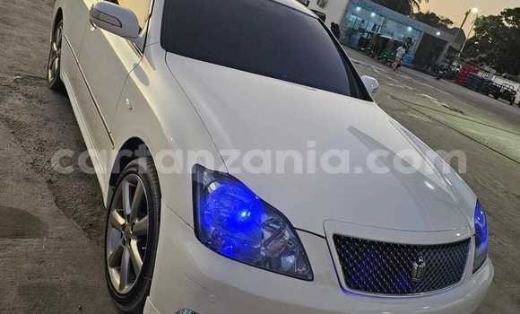 Buy Used Toyota Crown White Car in Dar es Salaam in Dar es Salaam Buy Used Toyota Crown White Car in Dar es Salaam in Dar es Salaam