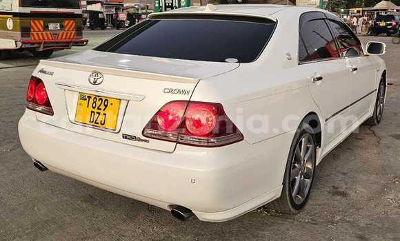 Buy Used Toyota Crown White Car in Dar es Salaam in Dar es Salaam Buy Used Toyota Crown White Car in Dar es Salaam in Dar es Salaam