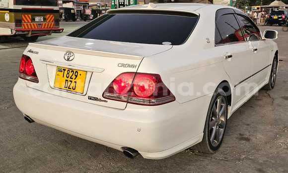 Buy Used Toyota Crown White Car in Dar es Salaam in Dar es Salaam Buy Used Toyota Crown White Car in Dar es Salaam in Dar es Salaam