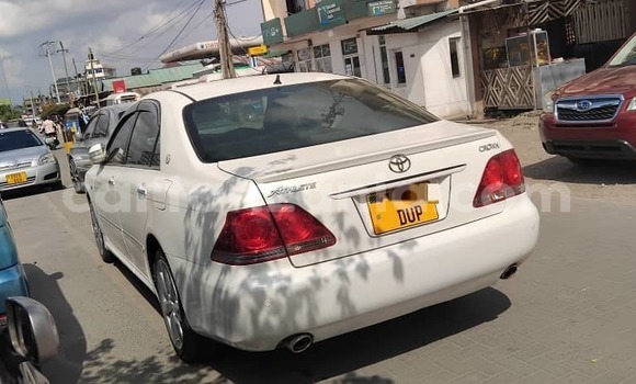Buy Used Toyota Crown White Car in Dar es Salaam in Dar es Salaam Buy Used Toyota Crown White Car in Dar es Salaam in Dar es Salaam