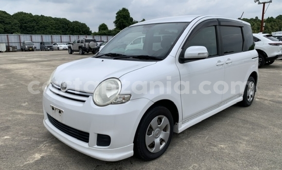 Buy Import Toyota Sienta White Car in Dar es Salaam in Dar es Salaam Buy Import Toyota Sienta White Car in Dar es Salaam in Dar es Salaam
