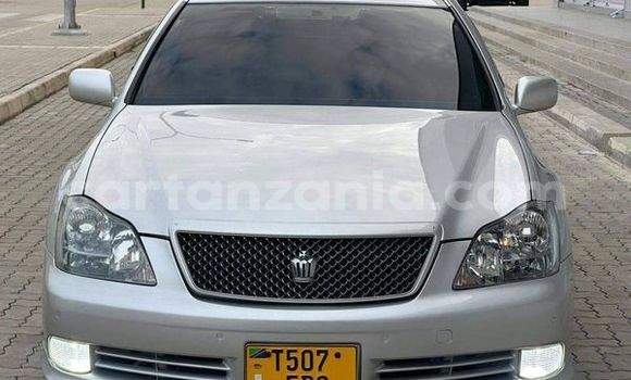 Nunua Ilio tumika Toyota Crown Nyingine Gari ndani ya Dar es Salaam nchini Dar es Salaam