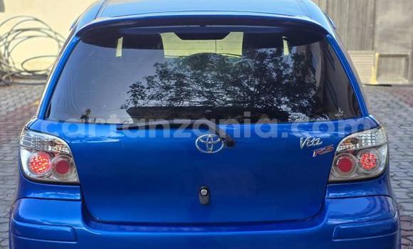 Nunua Ilio tumika Toyota Vitz Bluu Gari ndani ya Dar es Salaam nchini Dar es Salaam