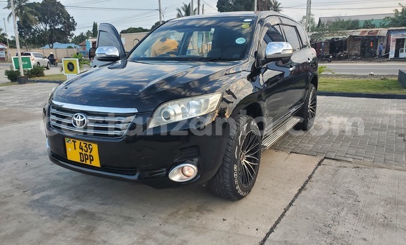 Nunua Ilio tumika Toyota Vanguard Nyeusi Gari ndani ya Dar es Salaam nchini Dar es Salaam