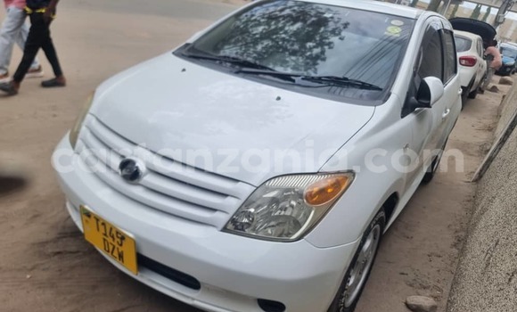 Buy Used Toyota IST White Car in Dar es Salaam in Dar es Salaam