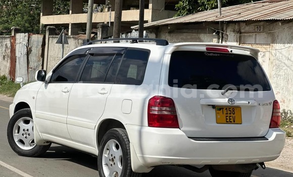 Buy Used Toyota Kluger White Car in Dar es Salaam in Dar es Salaam Buy Used Toyota Kluger White Car in Dar es Salaam in Dar es Salaam