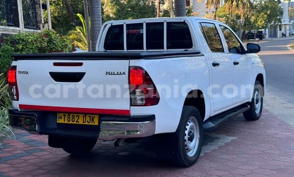 Buy Used Toyota Hilux White Car in Dar es Salaam in Dar es Salaam Buy Used Toyota Hilux White Car in Dar es Salaam in Dar es Salaam