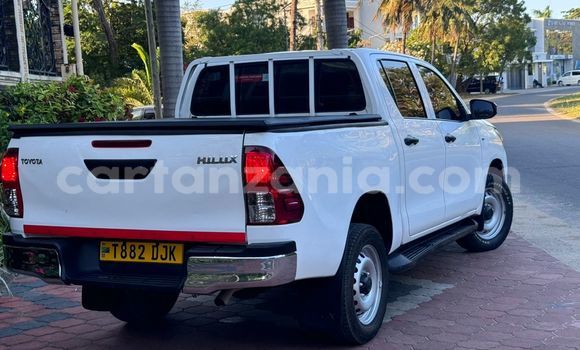 Buy Used Toyota Hilux White Car in Dar es Salaam in Dar es Salaam Buy Used Toyota Hilux White Car in Dar es Salaam in Dar es Salaam