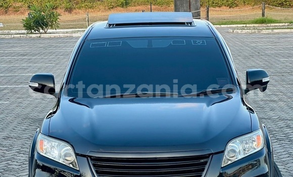 Nunua Ilio tumika Toyota Vanguard Nyeusi Gari ndani ya Dar es Salaam nchini Dar es Salaam