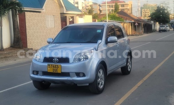 Nunua Ilio tumika Toyota Rush Nyeupe Gari ndani ya Dar es Salaam nchini Dar es Salaam