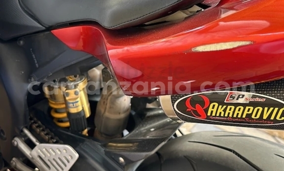 Buy Used Yamaha R1 Red Bike in Arusha in Arusha Buy Used Yamaha R1 Red Bike in Arusha in Arusha