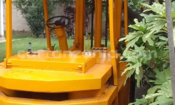 Nunua Ilio tumika Caterpillar 120 Nyingine Lori ndani ya Dar es Salaam nchini Dar es Salaam Nunua Ilio tumika Caterpillar 120 Nyingine Lori ndani ya Dar es Salaam nchini Dar es Salaam