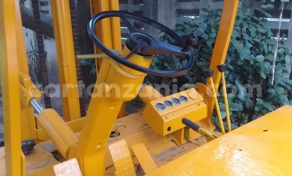 Nunua Ilio tumika Caterpillar 120 Nyingine Lori ndani ya Dar es Salaam nchini Dar es Salaam Nunua Ilio tumika Caterpillar 120 Nyingine Lori ndani ya Dar es Salaam nchini Dar es Salaam