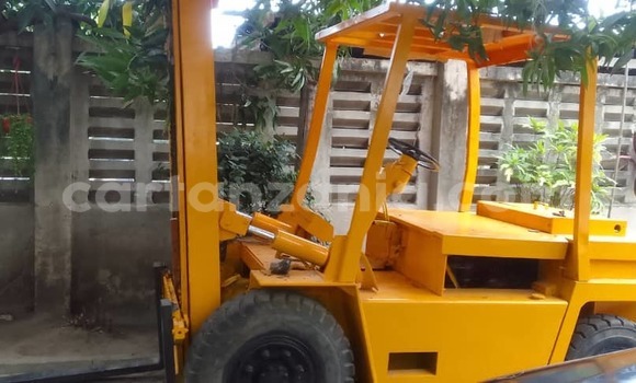 Nunua Ilio tumika Caterpillar 120 Nyingine Lori ndani ya Dar es Salaam nchini Dar es Salaam Nunua Ilio tumika Caterpillar 120 Nyingine Lori ndani ya Dar es Salaam nchini Dar es Salaam