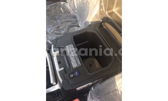 Nunua Imported Toyota Land Cruiser Nyeusi Gari ndani ya Import - Dubai nchini Arusha Nunua Imported Toyota Land Cruiser Nyeusi Gari ndani ya Import - Dubai nchini Arusha