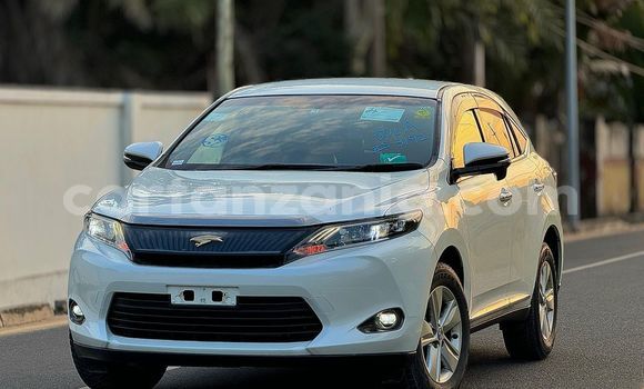 Buy Used Toyota Harrier White Car in Dar es Salaam in Dar es Salaam