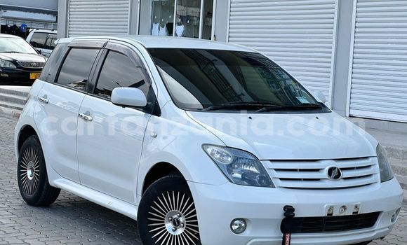 Nunua Ilio tumika Toyota IST Nyeupe Gari ndani ya Dar es Salaam nchini Dar es Salaam