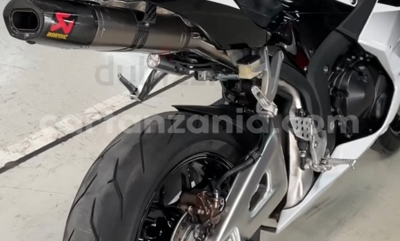 Buy Used Honda CBR White Bike in Arusha in Arusha Buy Used Honda CBR White Bike in Arusha in Arusha