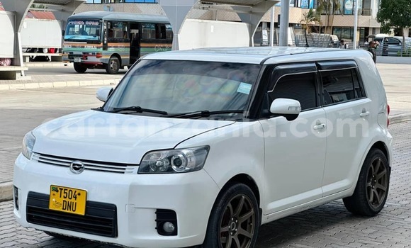 Nunua Ilio tumika Toyota Corolla Rumion Nyeupe Gari ndani ya Dar es Salaam nchini Dar es Salaam