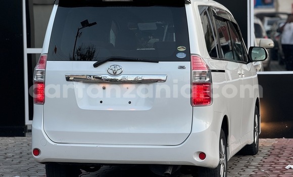 Nunua Ilio tumika Toyota Noah Nyeupe Gari ndani ya Dar es Salaam nchini Dar es Salaam Nunua Ilio tumika Toyota Noah Nyeupe Gari ndani ya Dar es Salaam nchini Dar es Salaam