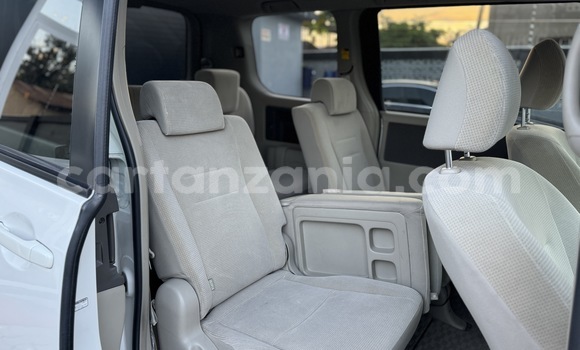 Nunua Ilio tumika Toyota Noah Nyeupe Gari ndani ya Dar es Salaam nchini Dar es Salaam Nunua Ilio tumika Toyota Noah Nyeupe Gari ndani ya Dar es Salaam nchini Dar es Salaam