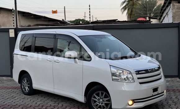 Nunua Ilio tumika Toyota Noah Nyeupe Gari ndani ya Dar es Salaam nchini Dar es Salaam Nunua Ilio tumika Toyota Noah Nyeupe Gari ndani ya Dar es Salaam nchini Dar es Salaam