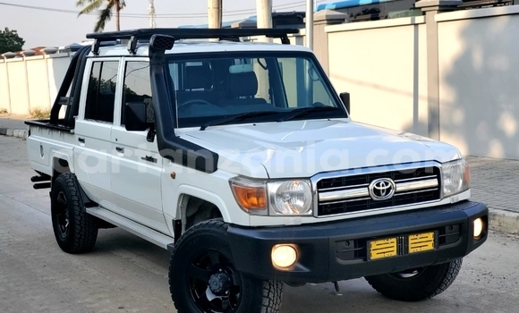 Buy Import Toyota Pickup White Car in Dar es Salaam in Dar es Salaam